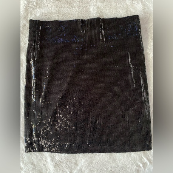 BCBGeneration sequin black mini skirt - Picture 2 of 3